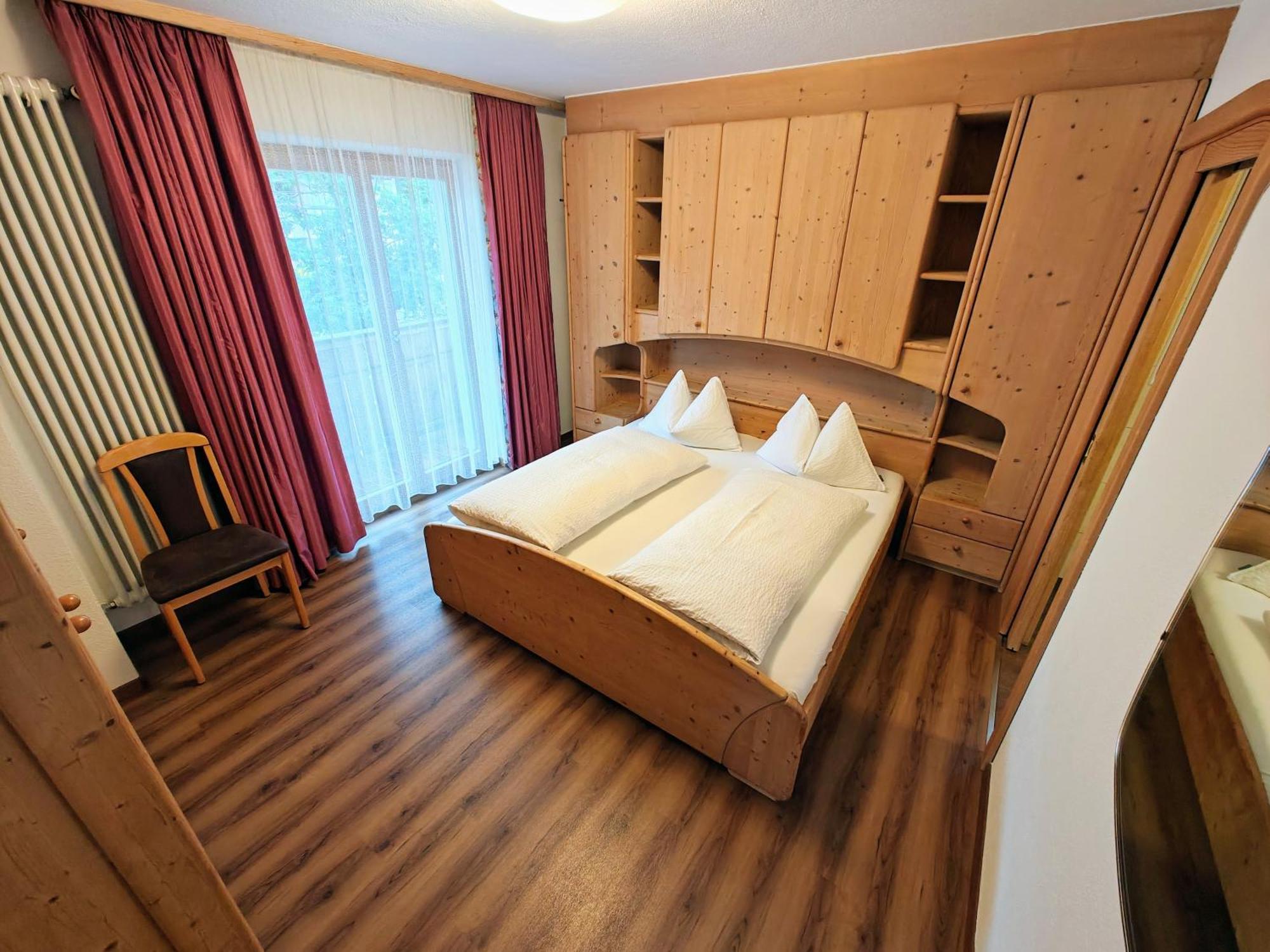 Apartments Brunella La Villa  Rum bild