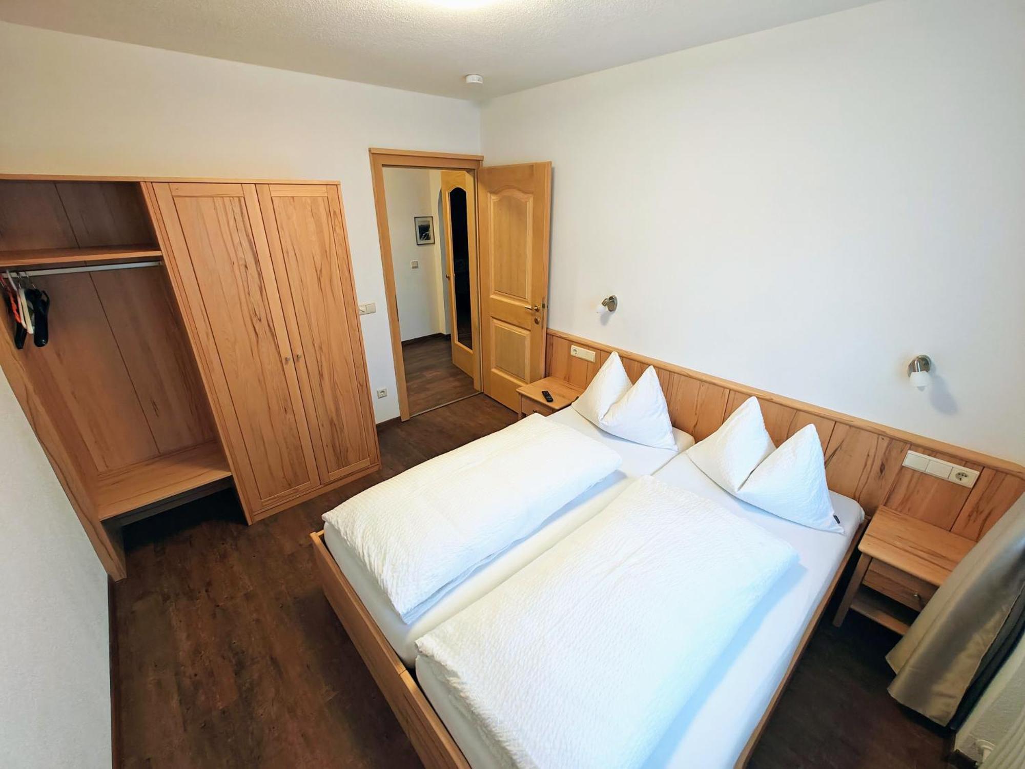 Apartments Brunella La Villa  Rum bild